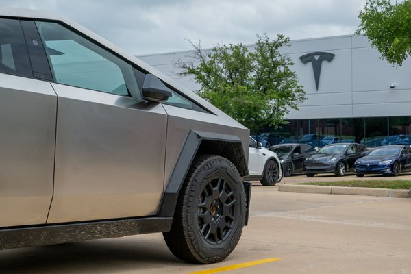 Tesla sales keeps dropping in the U.K. and Germany. BYD is swooping in