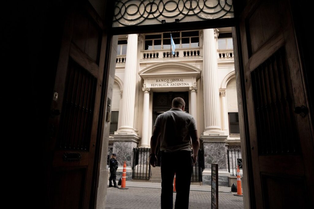 JPMorgan, Citi Wade Into Argentine FX to Help US Halt Peso Slide