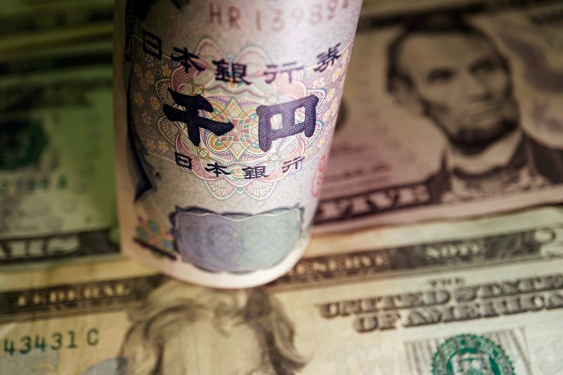Dollar slides, euro and yen gain as US labor market weakens