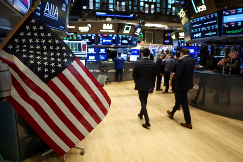 Wall Street edges higher in thin post-holiday trade