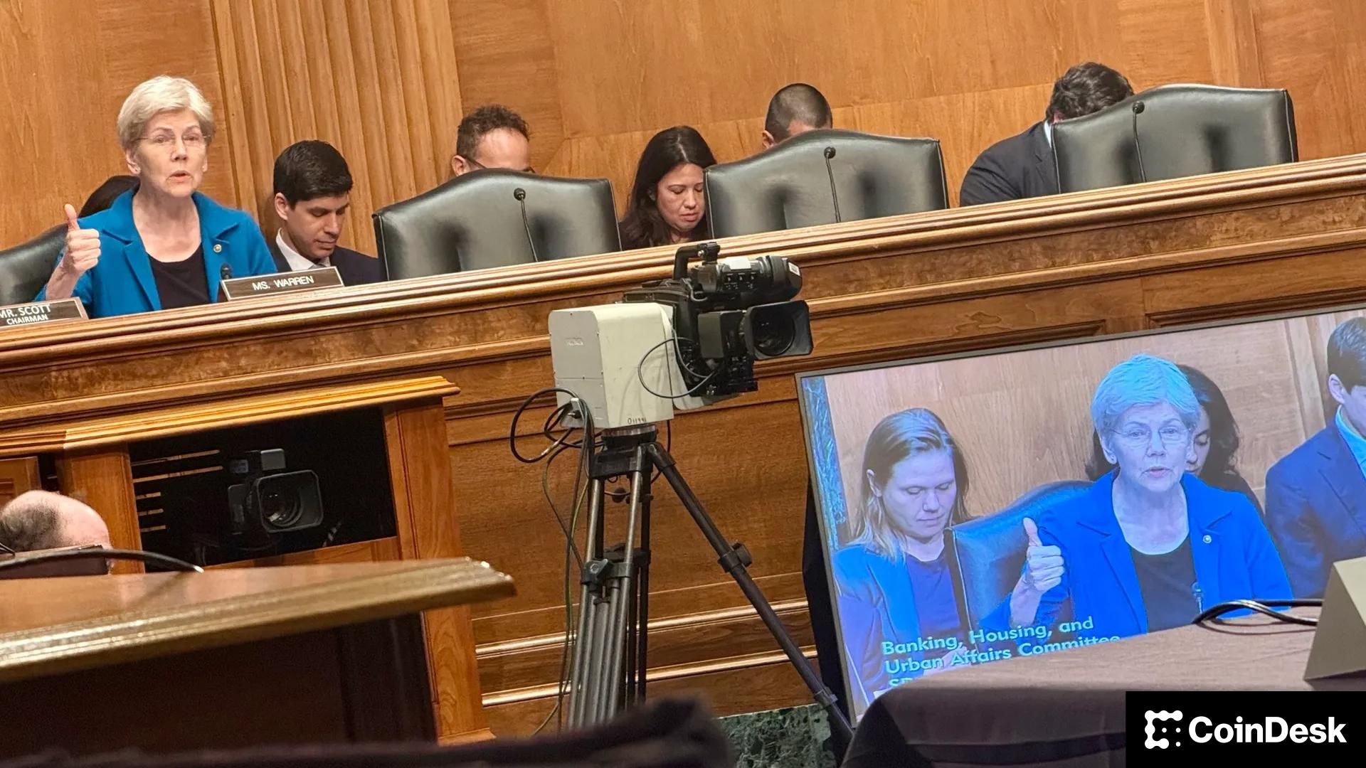 U.S. Senate’s Warren asks for Trump-tied crypto probe as market structure bill drags