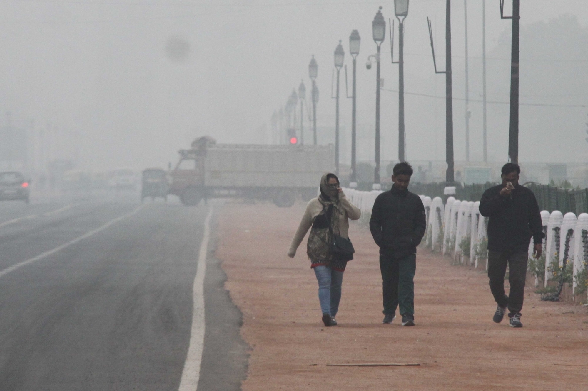 Cold wave alert: Dense fog blankets North India, Hisar shivers at lowest minimum