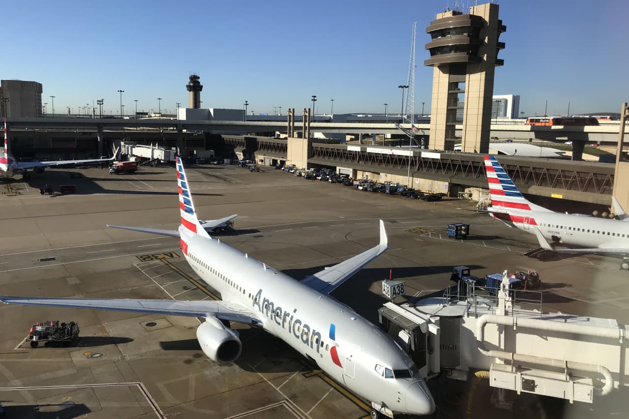Nearly 6,000 U.S. flights have been canceled ahead of winter storm — and the number is growing