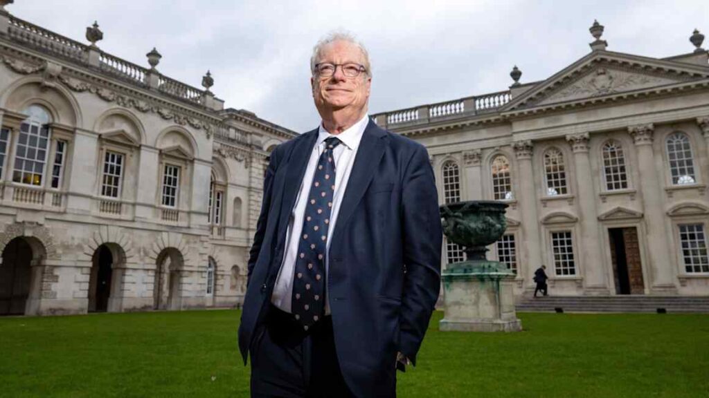 Reeves must tackle ‘badly broken’ student loans, Cambridge chancellor says