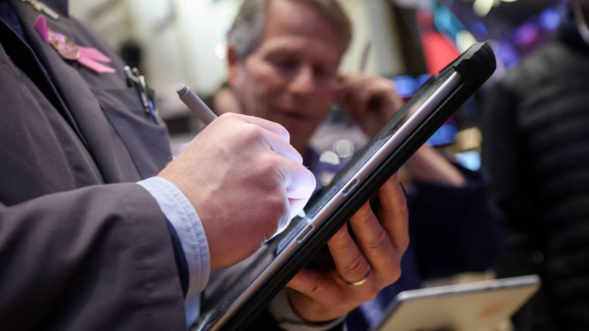 Fidelity sends critical message to cash-heavy investors