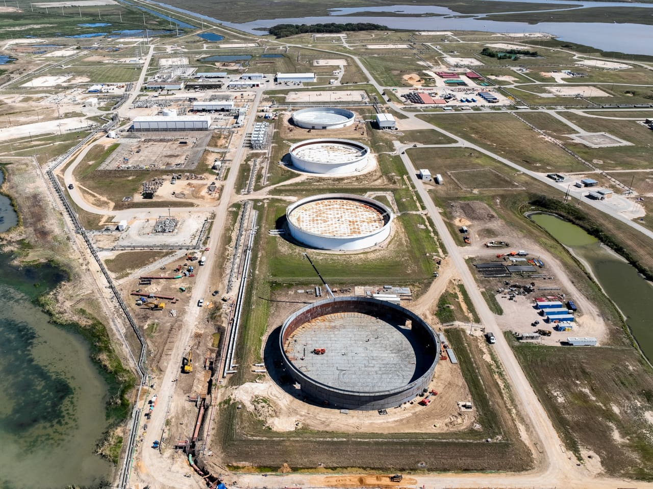 Here’s the real story behind the record drop in America’s oil reserves