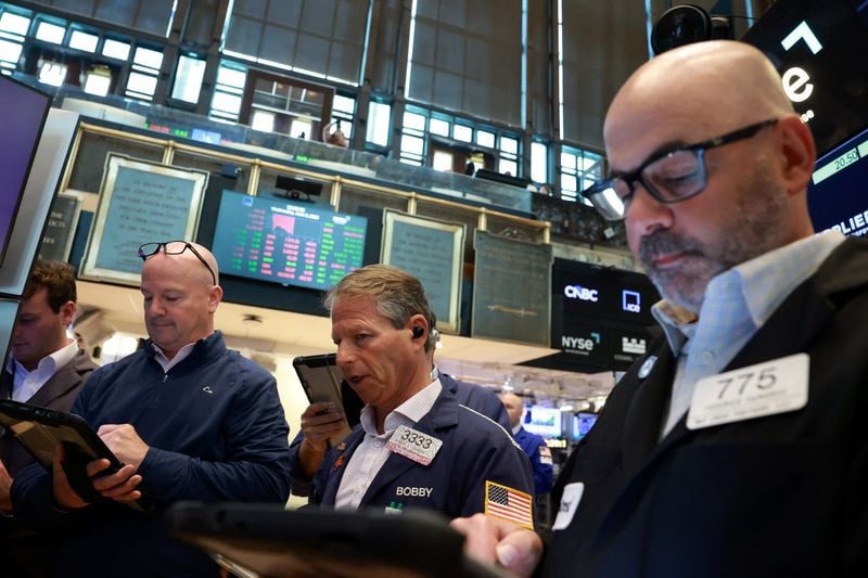 Trading Day: War clouds and tech wobbles