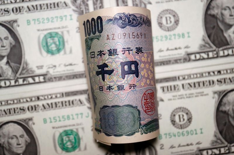 Dollar steadies, set for weekly loss on US-Iran deal talks