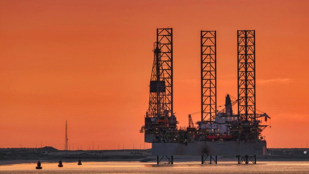 Oil prices head for deep weekly loss as Strait of Hormuz traffic begins to inch up
