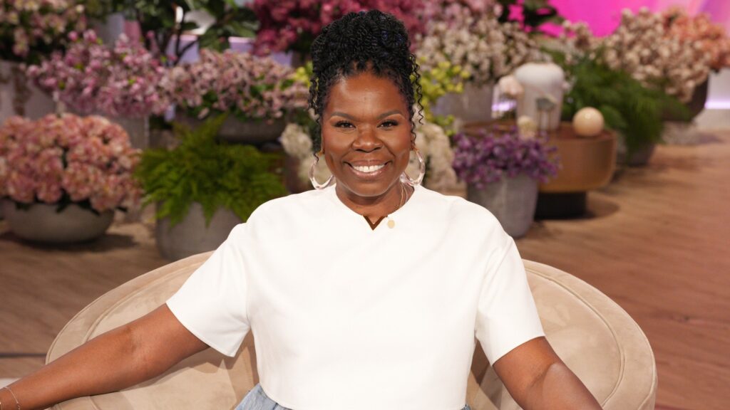 ‘SNL’ Alum Leslie Jones Takes Aim at Vacation Rental Disasters in New HGTV Series ‘Roast My Rental’