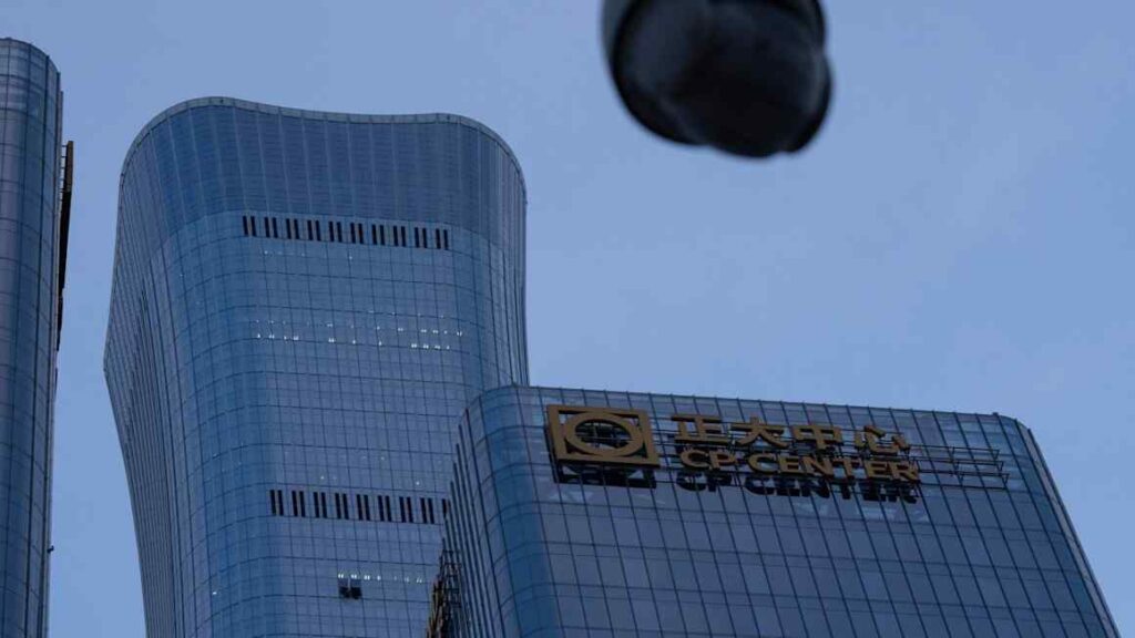 Owner of car searched by police after Beijing tower plane crash identified