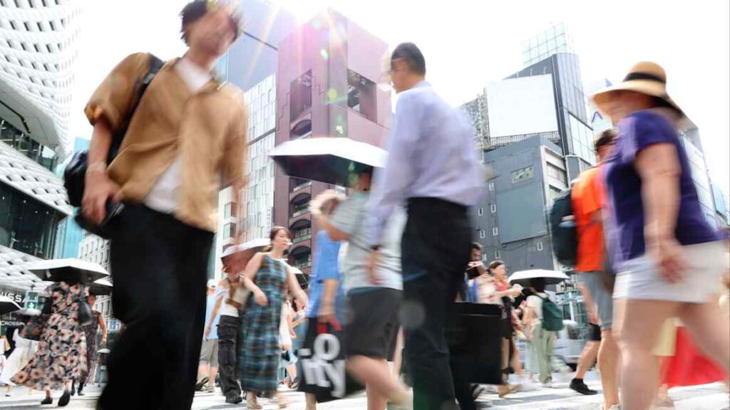 Shorts-wearers of the world, unite!